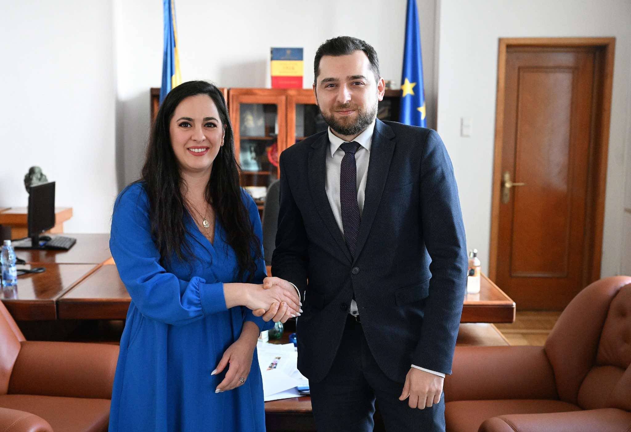 Ամբողջ ալբոմ