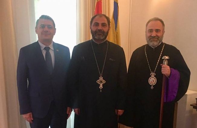 Ambasadorul Minasyan i-a primit pe Preasfințitul Părinte Episcop Tatev Hakobyan și pe Preasfinția Sa Părintele Babken Salbiyan