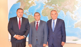 Դեսպան Մինասյանը հանդիպել է Միհայ Դարաբանի հետ