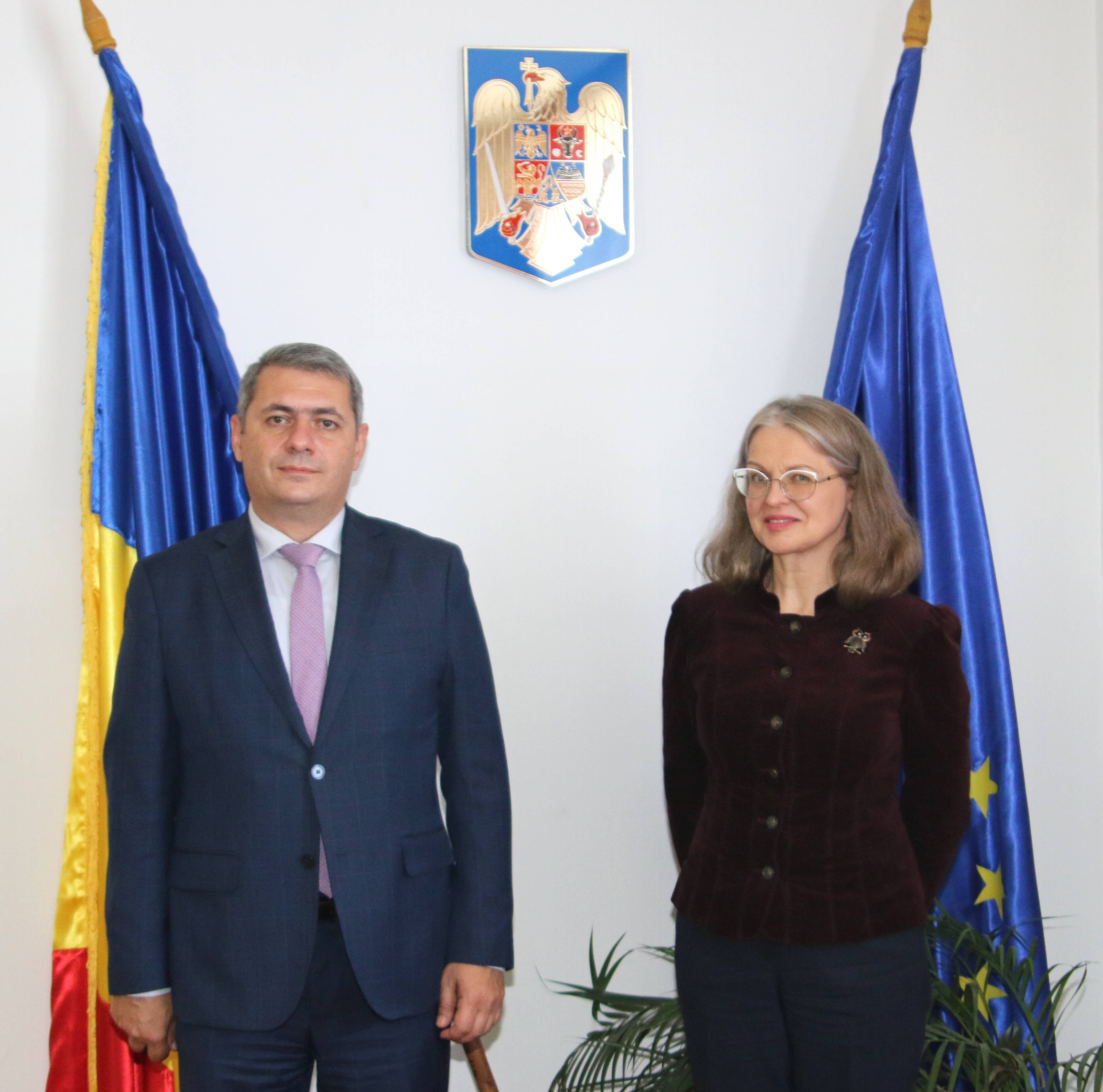 Pe 21 octombrie, Ambasadorul Republicii Armenia în Romania, Sergey Minasyan a avut o întrevedere cu președintele Comisiei pentru Afaceri Europene a Senatului României, Gabriela Crețu.