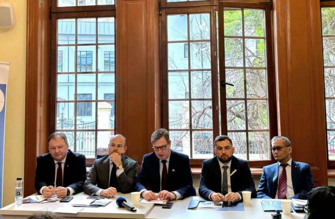 Ուսանողների հետ հանդիպում-քննարկում Բուխարեստի համալսարանի քաղաքական գիտությունների ֆակուլտետում