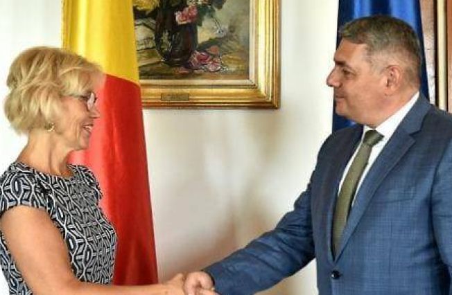 Դեսպան Սերգեյ Մինասյանը հանդիպում է ունեցել Ռումինիայի Պատգամավորների պալատի արտաքին քաղաքականության հարցերի հարձնաժողովի նախագահ Ռոզալիա Բիրոյի հետ